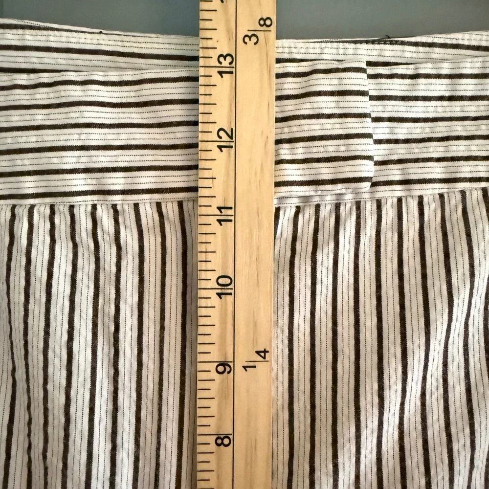 Jones New York Signature Striped Seersucker Bermuda Shorts Womens 14 Brown White